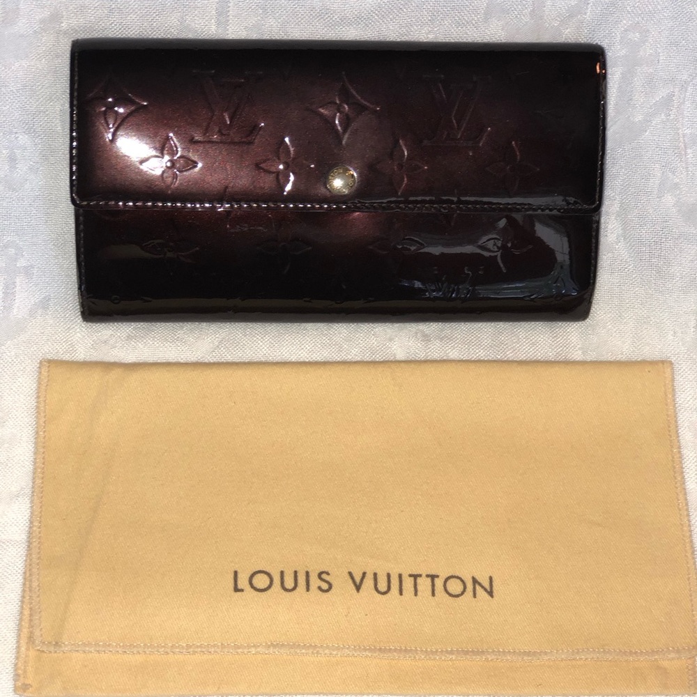Louis Vuitton Purple Vernis Sarah Wallet w/ chain